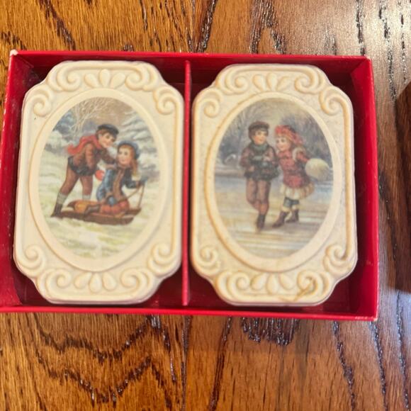 VTG Christmas Soap Set Avon Winter Frolics Scenes Victorian 1970s - Picture 2 of 11